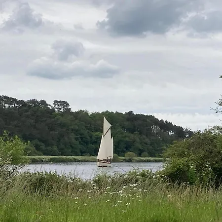 Maison Au Calme Au Bord De L'eau *